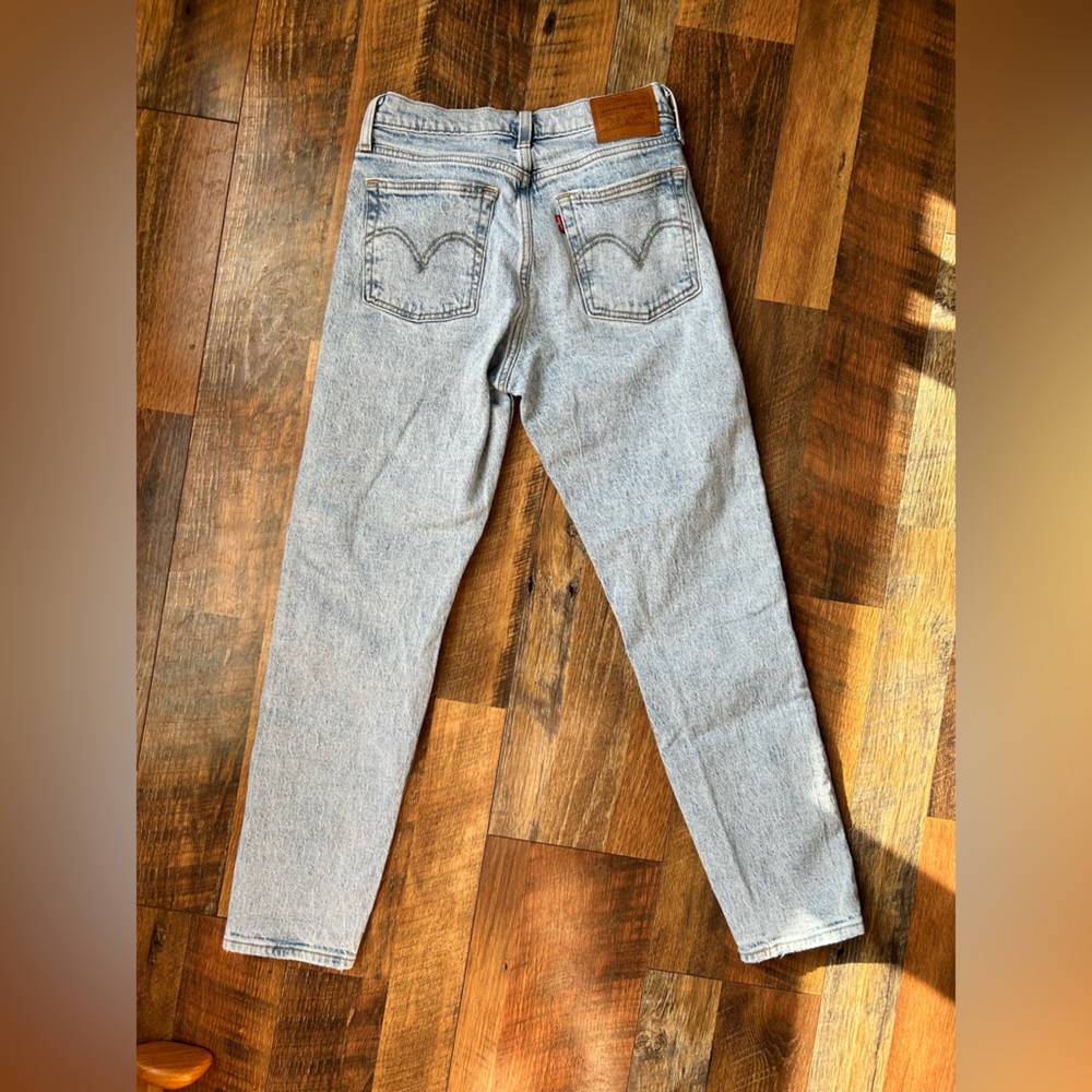 Levi light wash jeans